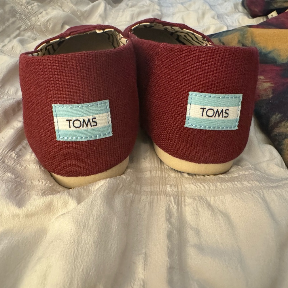 TOMS Burgundy Flats W9.5 - Picture 7 of 8